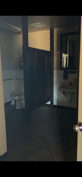 More Photos Of 10052 S Highway 69, Mayer Restaurant For Lease