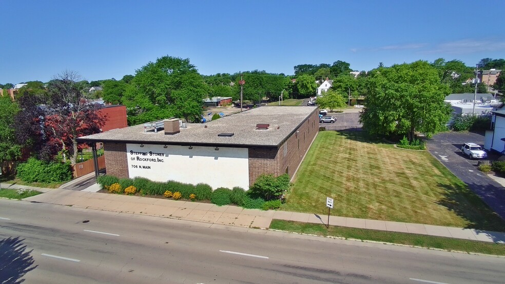 More Photos Of 706 N Main St, Rockford Medical For Lease