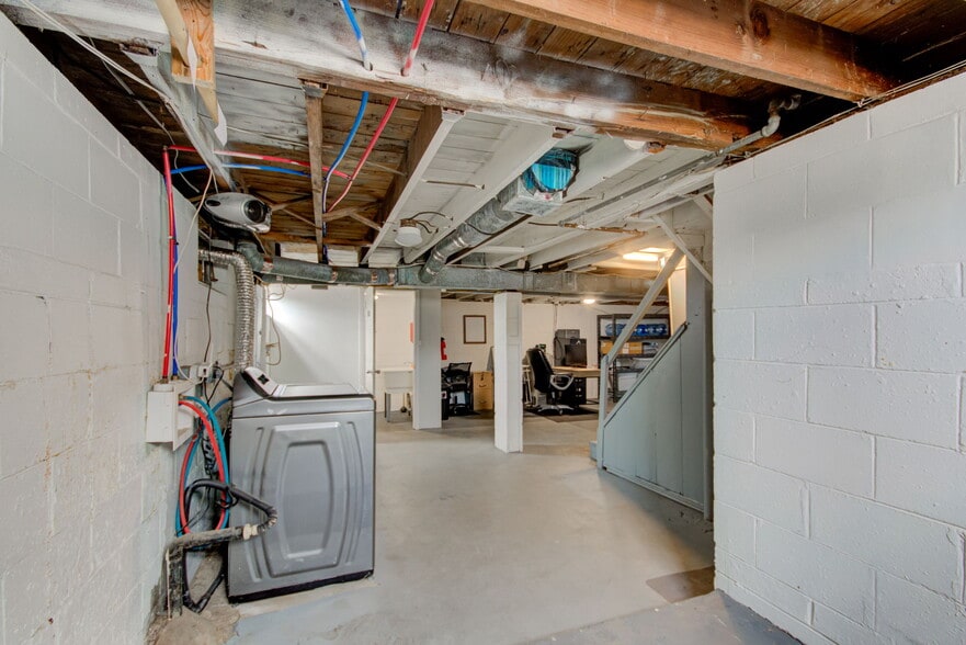More Photos Of 4451 Old Allisonville Rd, Indianapolis Office For Sale