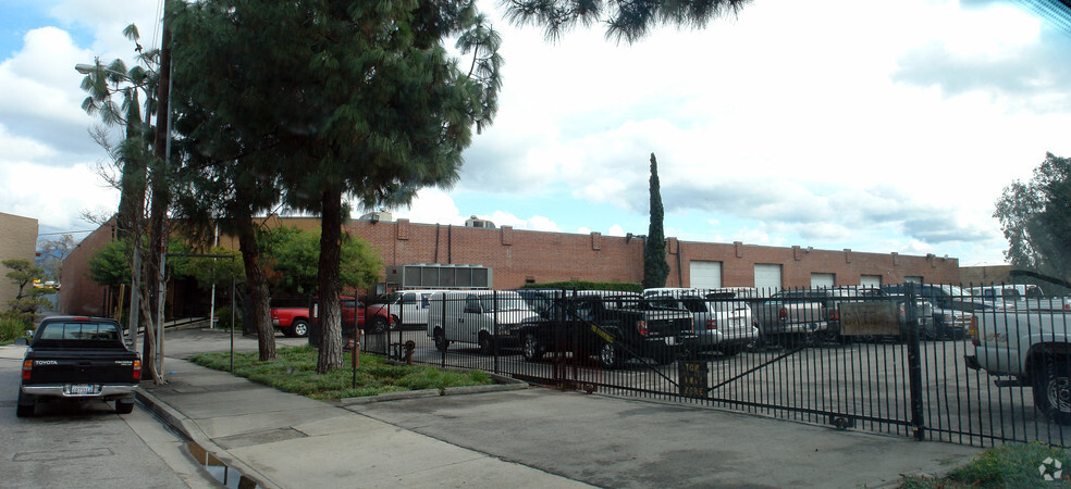 Primary Photo Of 8615 Tamarack Ave, Sun Valley Warehouse For Lease