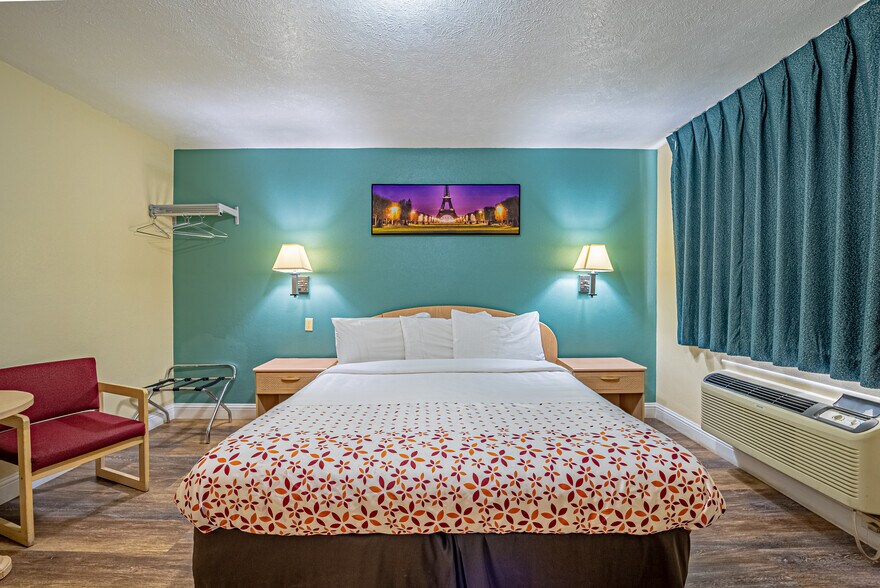 More Photos Of 1349 Idaho St, Elko Hotel For Sale