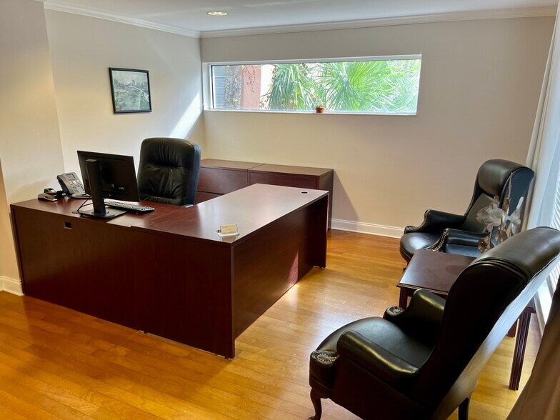 More Photos Of 306 S Plant Ave, Tampa Office For Sale