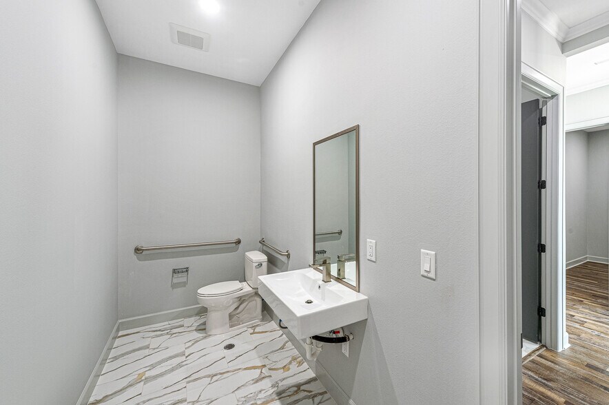 More Photos Of 2031 N Mason Rd, Katy Medical For Lease