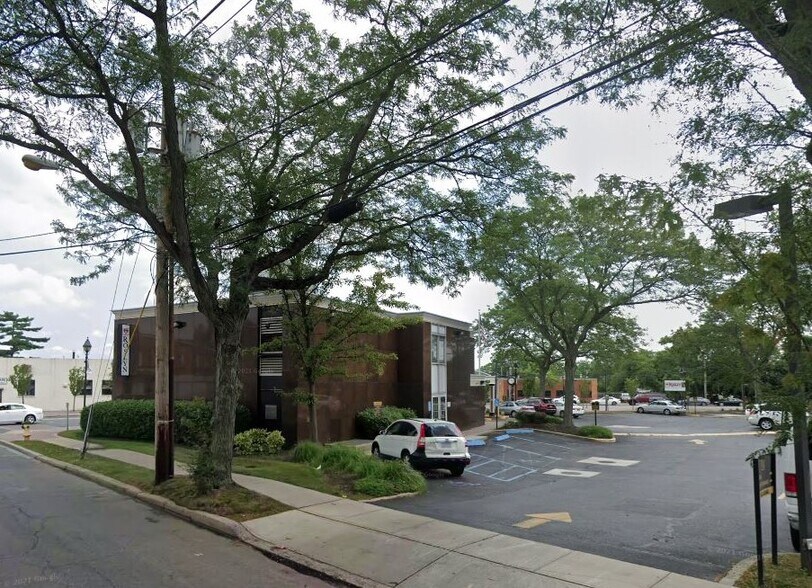 More Photos Of 160 S Main St, Freeport Bank For Sale