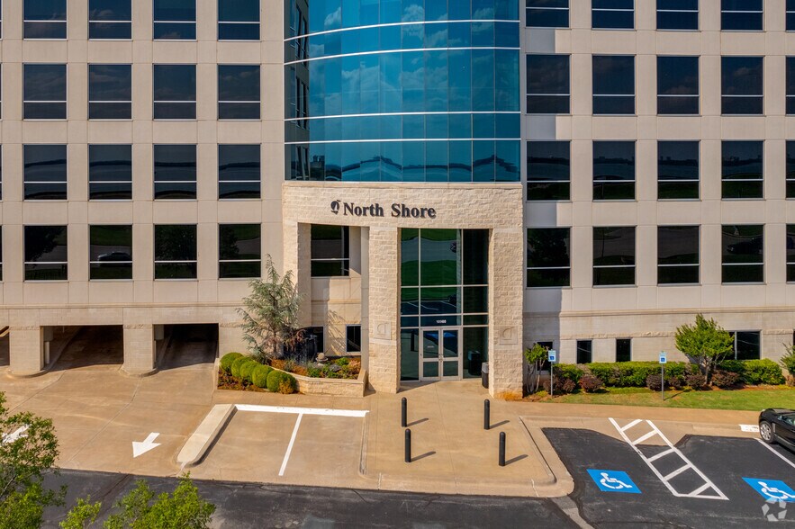 More Photos Of 10900 Hefner Pointe Dr, Oklahoma City Medical For Lease