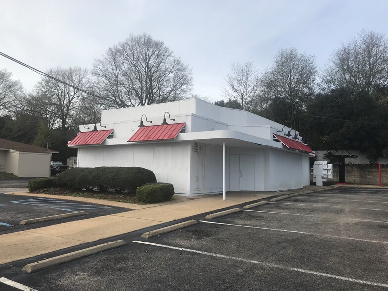 Primary Photo Of 3201 Atlanta Hwy, Montgomery Convenience Store For Lease