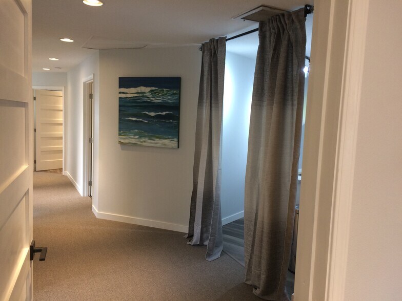 More Photos Of 11030 SW Capitol Hwy, Portland Medical For Lease