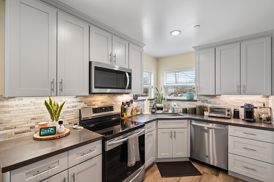 More Photos Of 403 Vera Ave, Redwood City Apartments For Sale