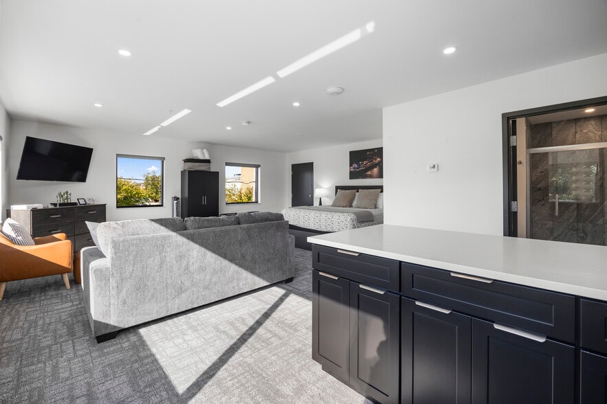 More Photos Of 419 E Market St, Sandusky Hotel For Sale