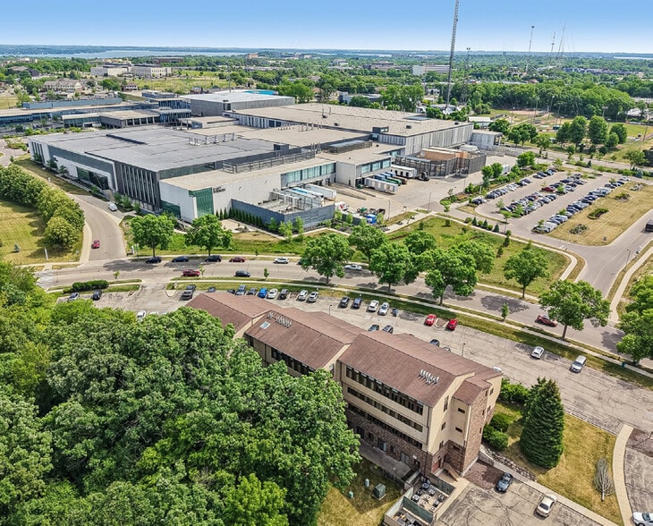 More Photos Of 700 Rayovac Dr, Madison Office For Sale