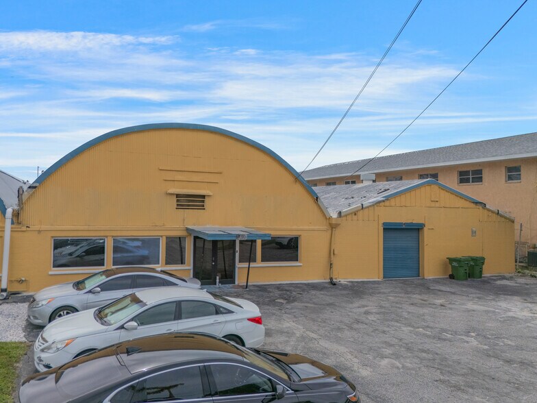 More Photos Of 1350 Central Ave, Sarasota Warehouse For Lease