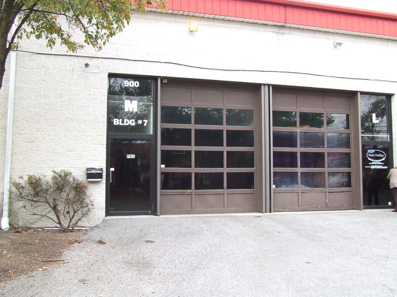 More Photos Of 876 N Lenola Rd, Moorestown Warehouse For Lease