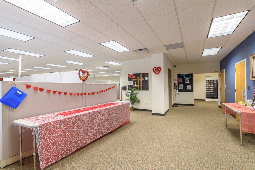 More Photos Of 2023 St. Mary's Blvd, Jefferson City Medical For Sale