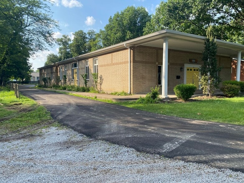 More Photos Of 8005 New La Grange Rd, Lyndon Schools For Lease