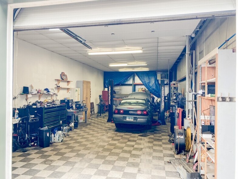 More Photos Of 65 Kingsbury Ave, Tolland Warehouse For Lease