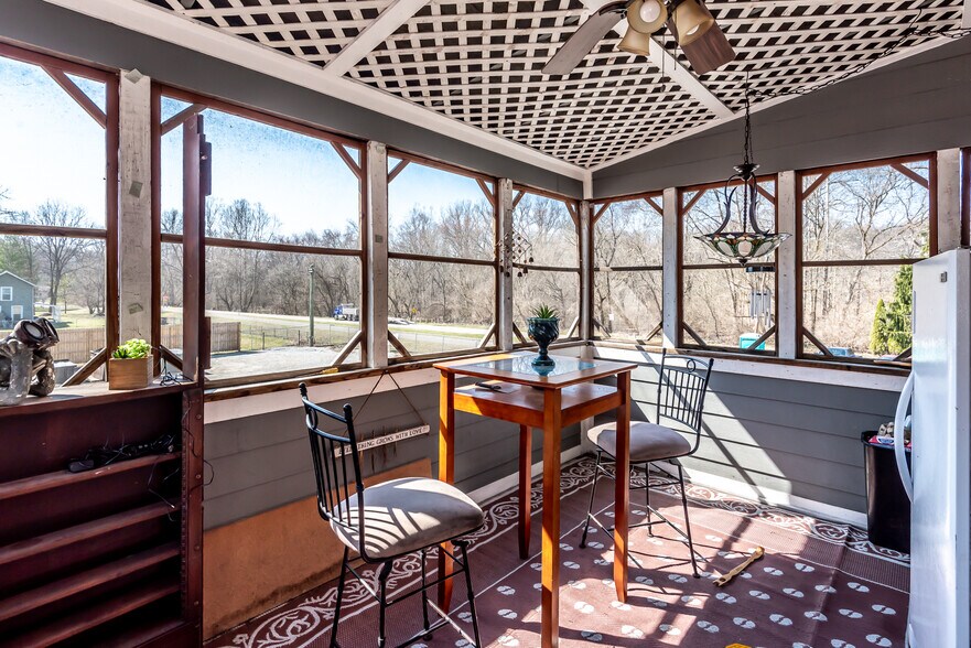 More Photos Of 5527 Oregonia Rd, Oregonia Restaurant For Sale