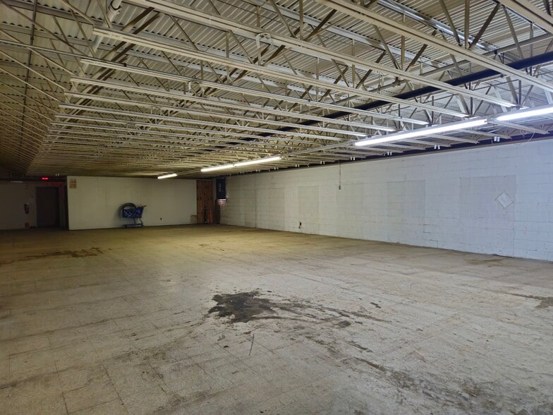 More Photos Of 4495-4499 Mall Dr, Steubenville Freestanding For Lease