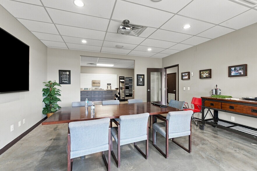 More Photos Of 6115 Robertson Ave, Nashville Warehouse For Lease