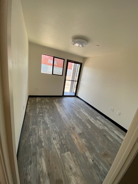 More Photos Of 15311-15323 Pipeline Ln, Huntington Beach Manufacturing For Lease