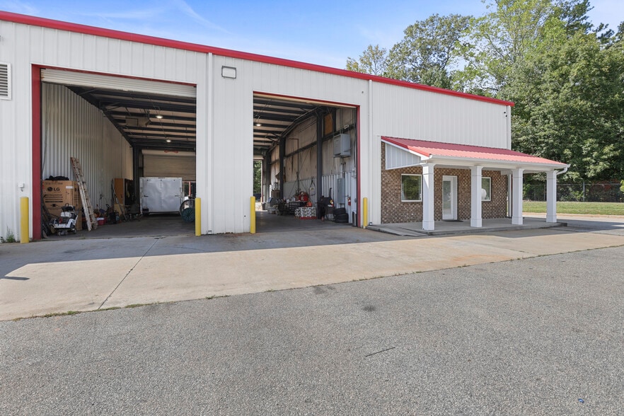 More Photos Of 477 Corinth Rd, Newnan Warehouse For Lease
