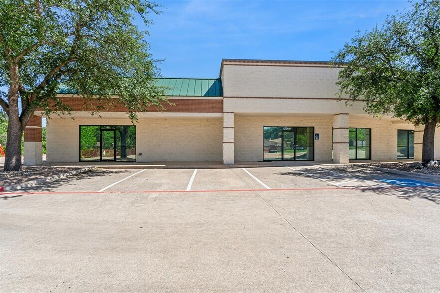 More Photos Of 425 Round Rock West Dr, Round Rock Light Distribution For Lease
