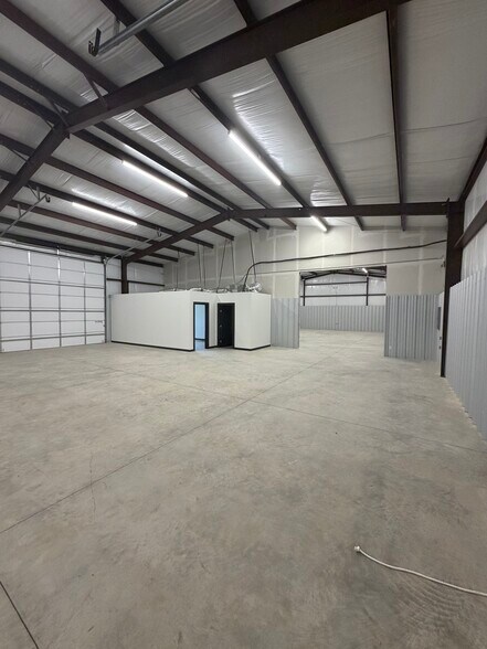More Photos Of 5431 Old Granbury Rd, Granbury Warehouse For Lease