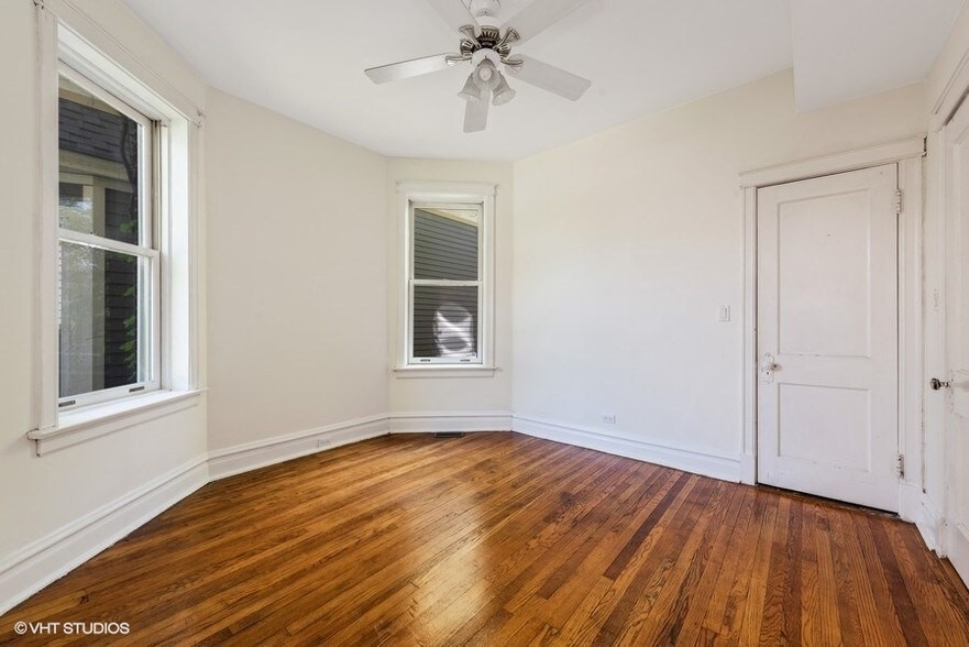 More Photos Of 1228 W Glenlake Ave, Chicago Apartments For Sale