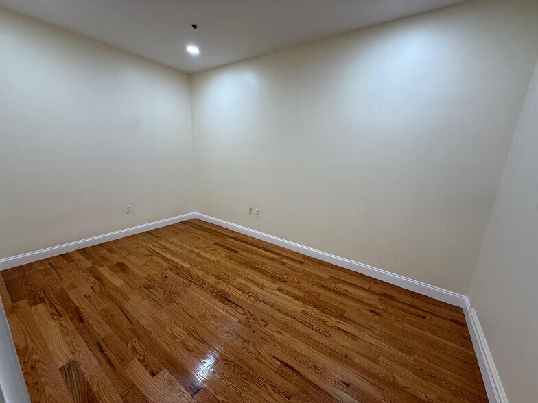 More Photos Of 288 Walnut St, Newton Office For Lease