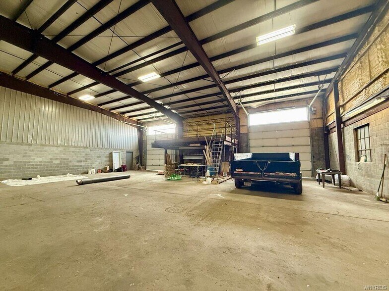 More Photos Of 8555 Packard Rd, Niagara Falls Warehouse For Lease