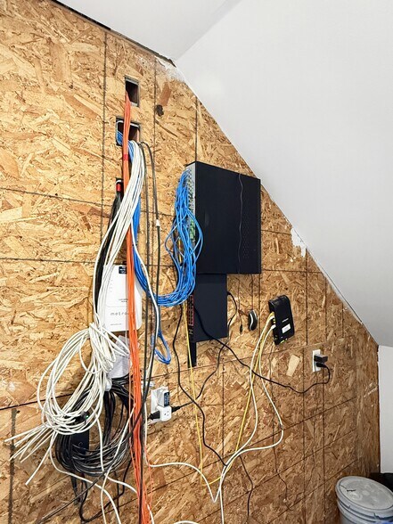 More Photos Of 1911 NE 58th Ave, Des Moines Industrial For Sale