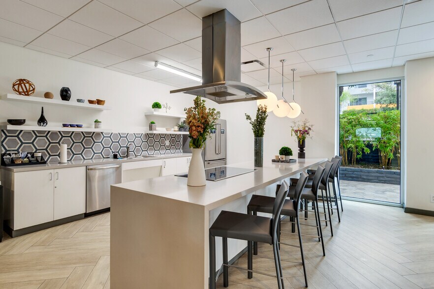 More Photos Of 160 S Virgil Ave, Los Angeles Apartments For Sale