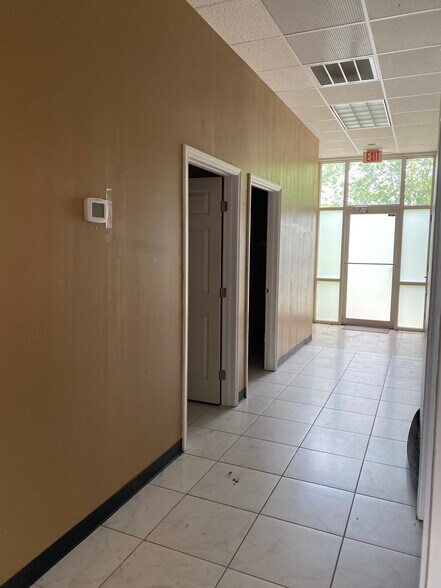 More Photos Of 2328 S College St, Auburn Storefront For Sale