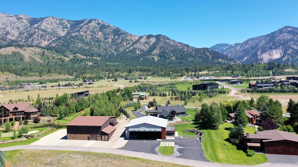 More Photos Of 872 Alpine Village Loop, Alpine Airplane Hangar For Sale