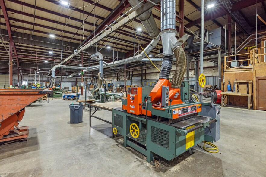 More Photos Of 2350 Maywood Dr, Klamath Falls Manufacturing For Sale