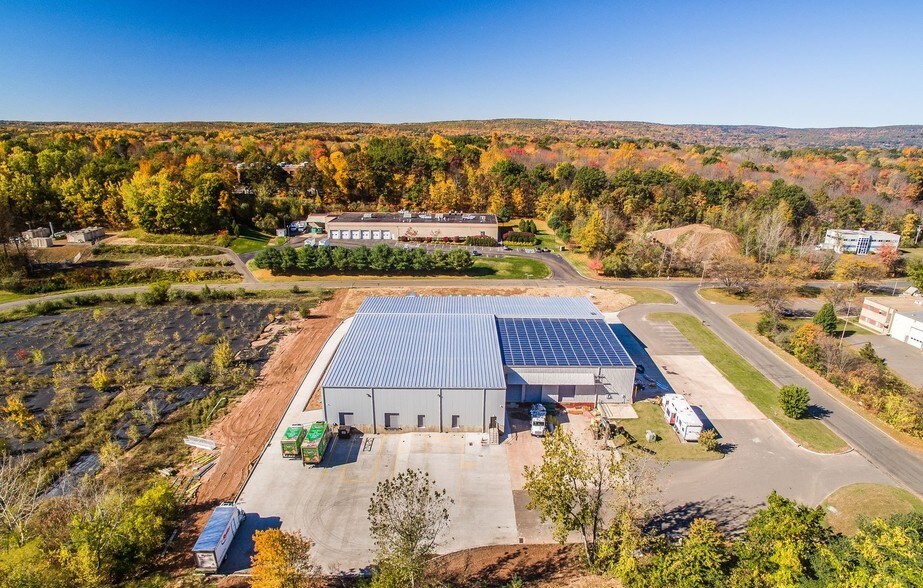 More Photos Of 15 Burton Dr, Cheshire Distribution For Lease