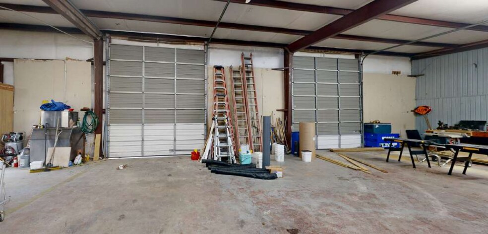 More Photos Of 2917 S 1st St, Rogers Warehouse For Lease