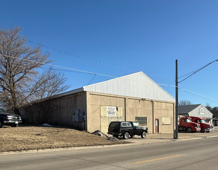 More Photos Of 104 11th St NE, Austin Warehouse For Lease