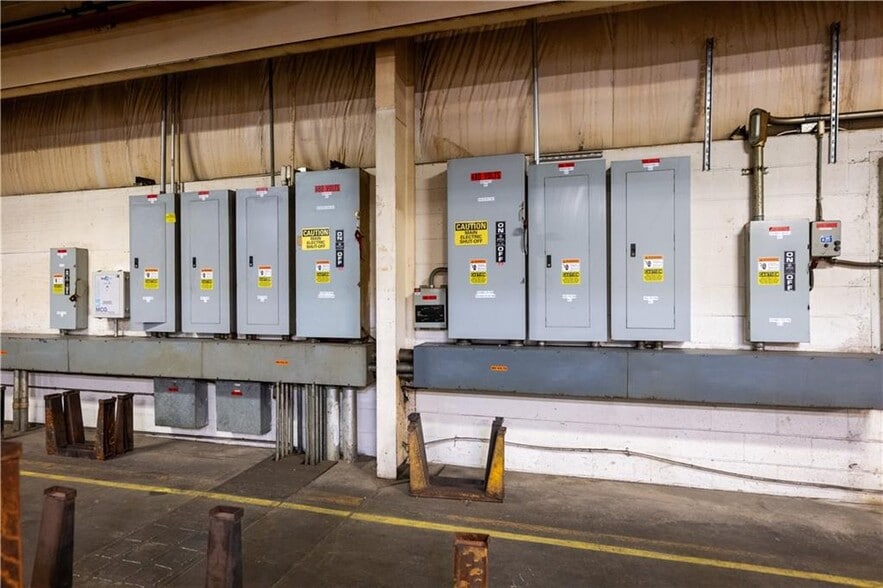 More Photos Of 320 4th St, Blawnox Manufacturing For Sale