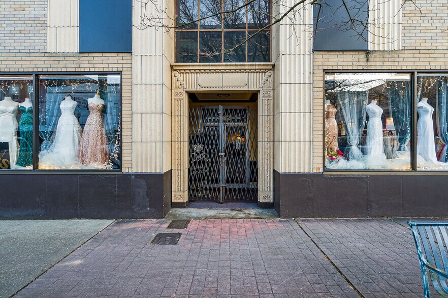 More Photos Of 302 N Tower Ave, Centralia General Retail For Sale