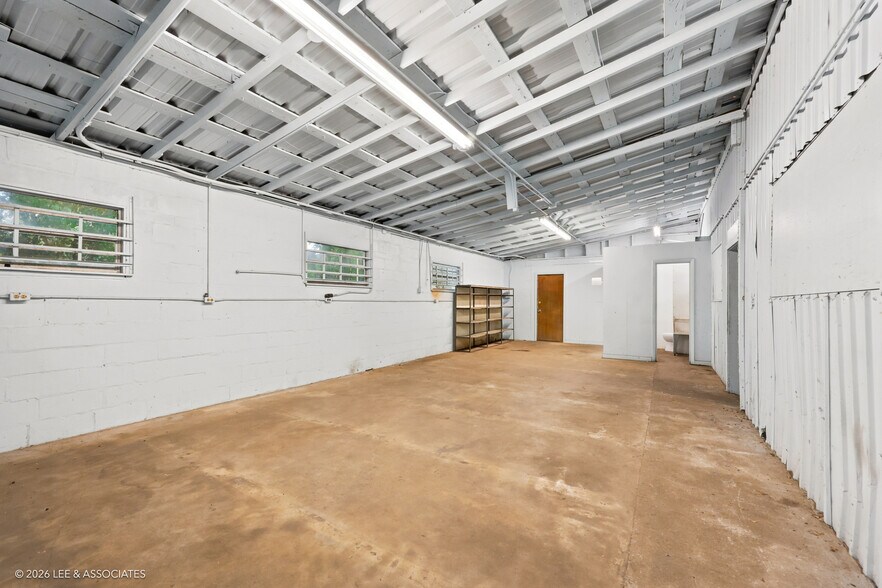 More Photos Of 4141 NW 6th St, Gainesville Warehouse For Sale