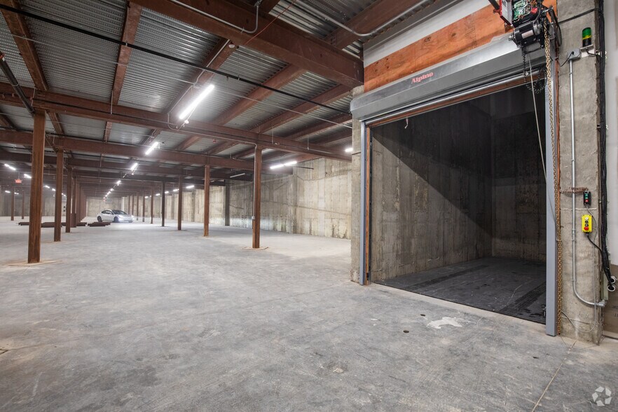 More Photos Of 8 Leecon Ct, Southampton Warehouse For Lease