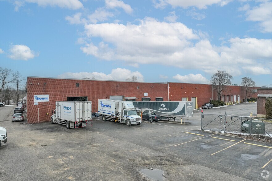 More Photos Of 609-3 Cantiague Rock Rd, Westbury Distribution For Lease