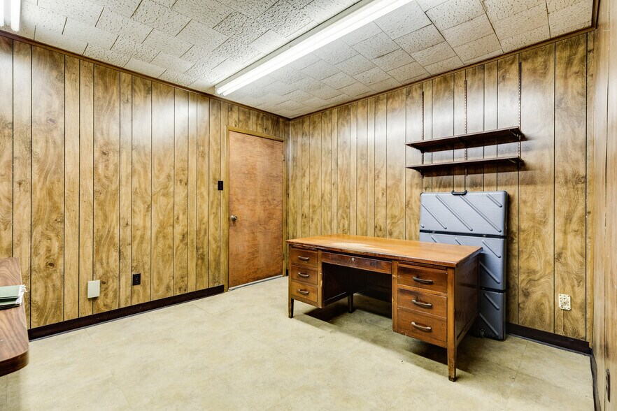 More Photos Of 6322 E Highway 332, Freeport Warehouse For Sale