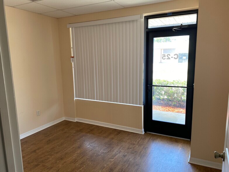 More Photos Of 1535 N Cogswell St, Rockledge Warehouse For Lease