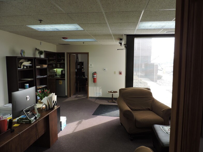 More Photos Of 158-176 N Brandon Dr, Glendale Heights Warehouse For Sale