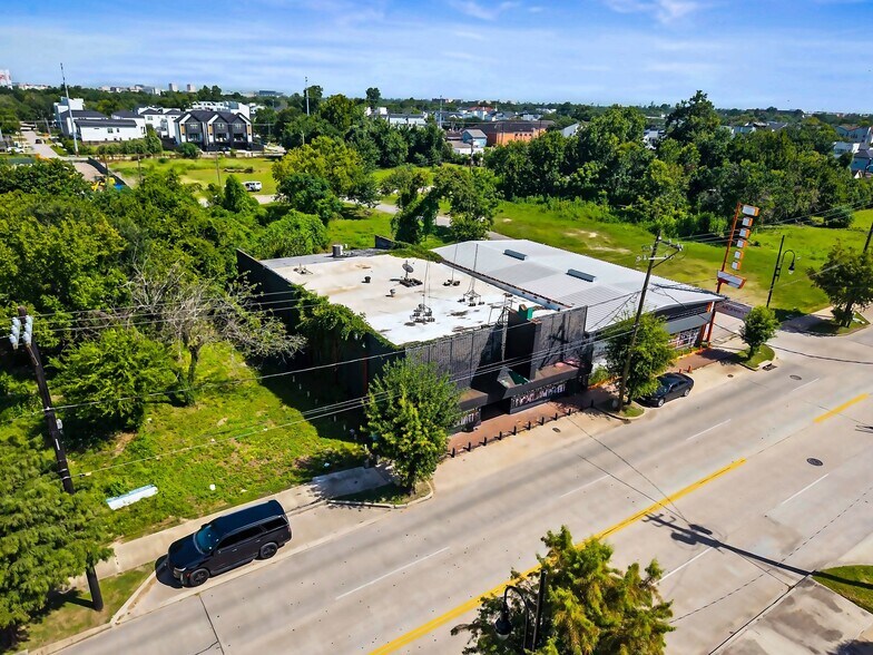 More Photos Of 2701 Emancipation Ave, Houston General Retail For Sale