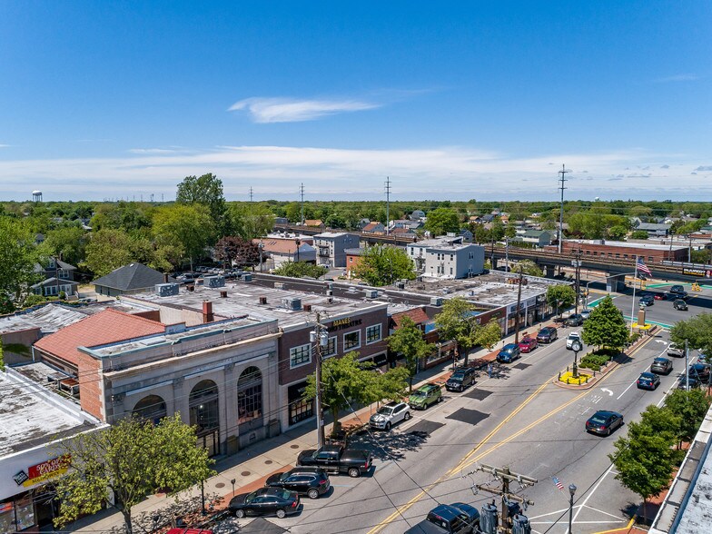 More Photos Of 147 S Wellwood Ave, Lindenhurst Restaurant For Sale