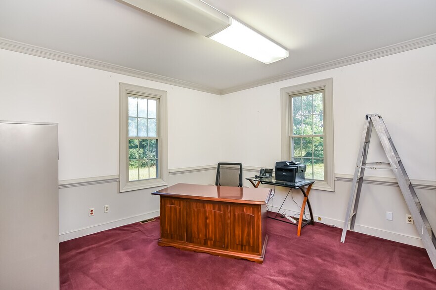 More Photos Of 1900 E Parham Rd, Henrico Office For Sale