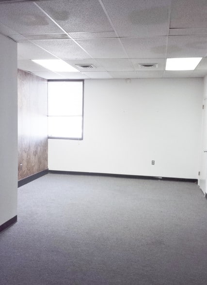 More Photos Of 207 E Holly Ave, Sterling Office For Lease