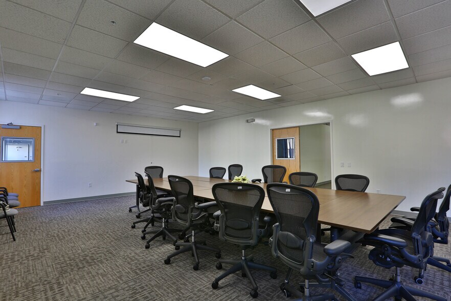 More Photos Of 118-122 Charcot Ave, San Jose Flex For Lease